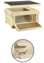 Village-Box DN, Rückansicht, Außen-Stülpdeckel schwebend, Fensterklappe offen, Bodenschieber ausgezogen, darunter ein Detailbild vom offenem Flugloch