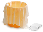 ApiNord® Honig-Seihtuch, Frontansicht, ein Tuch im Eimer ausgelegt, 2 Tücher gefaltet daneben
