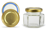 Sechseckglas 106 ml mit 53er gold Blueseal®, Frontansicht, ein Deckel stehend daneben