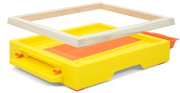 Frankenbeute Pollenboden mit Holzadapter, Kantenansicht, Adapter schwebend