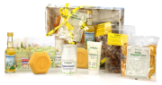 Minkenhus® Geschenkpaket 2, Gruppenbild Frontansicht, alle Artikel einzeln und ein verpackter Karton dahinter